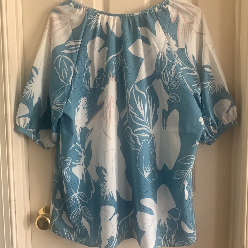 BABY BLUE FLORAL TOP - Picture 7 of 7